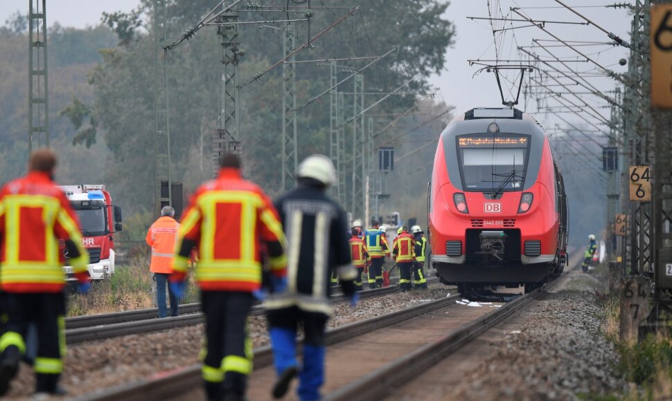 Vokietijoje traukinys suvažinėjo du paauglius brolius