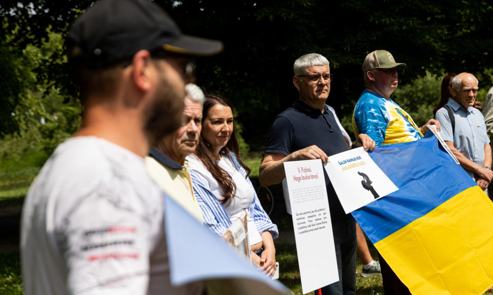 Protestas prie Rusijos ambasados dėl Ukrainoje grobiamų vaikų