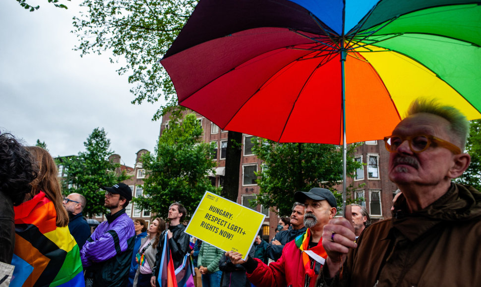 Protestas Amsterdame prieš įstatymą Vengrijoje, nukreiptą prieš LGBT