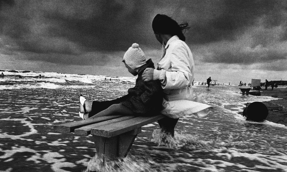 Antanas Sutkus.Prie Baltijos.Giruliai. 1972