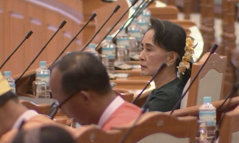 Mianmaro prezidentu išrinktas Aung San Suu Kyi artimas patikėtinis