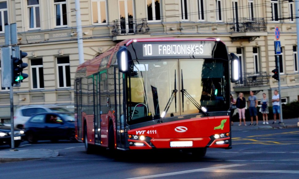 10 autobusas