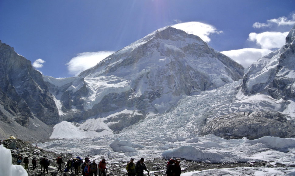 Everestas po žemės drebėjimo