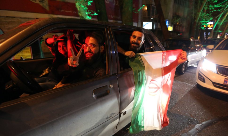 Iraniečiai švenčia Teherane