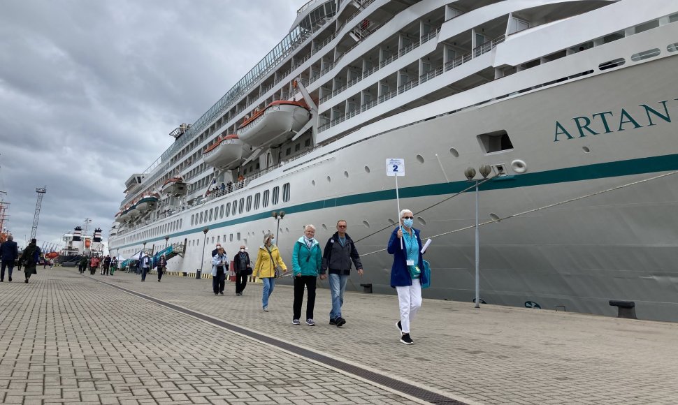 Į Klaipėdą po dvejų metų pertraukos įplaukė kruizinis laivas, atplukdęs beveik 700 turistų. 