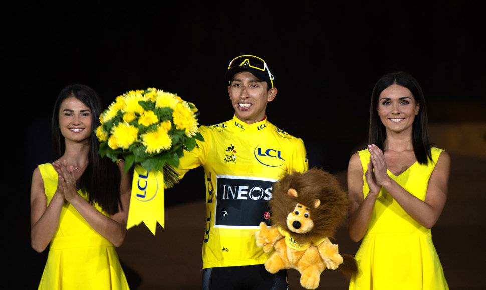 Eganas Bernalas triumfavo „Tour de France“ lenktynėse.