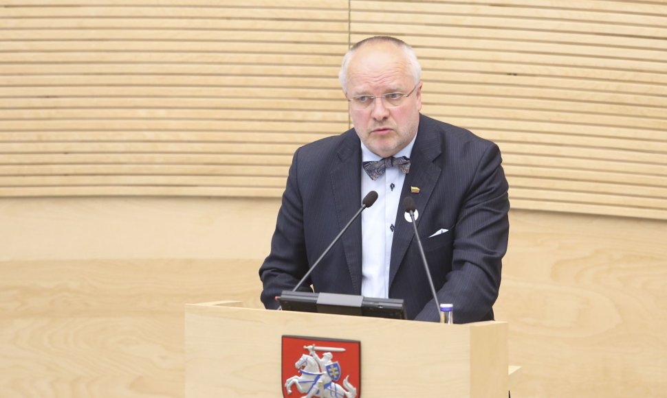Juozas Olekas atsakinėja į Seimo narių klausimus