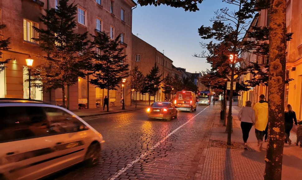 Klaipėdos senamiesčio gatvėse kitą savaitę atsiras ženklai, įspėjantys apie ribojamą greitį. Leistinas greitis – ne didesnis nei 20 km/h.