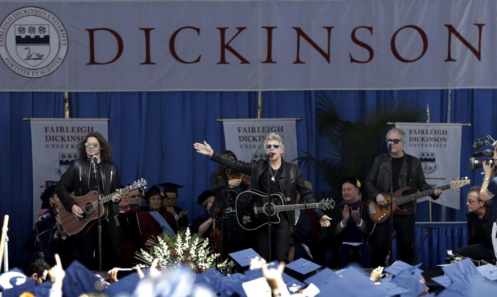 „Bon Jovi“ Fairleigh Dickinsono universiteto diplomų įteikimo ceremonija