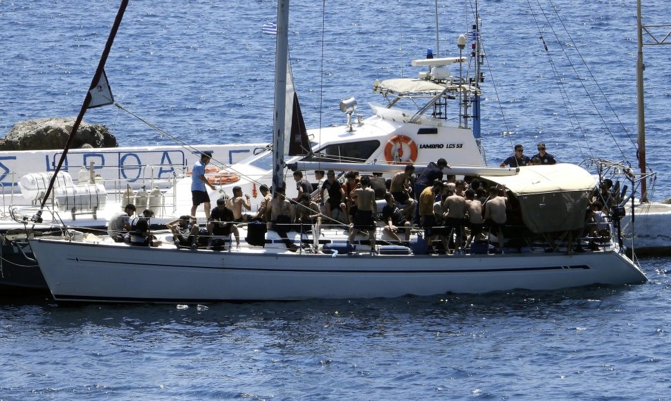 Į Graikiją plaukiantys migrantai