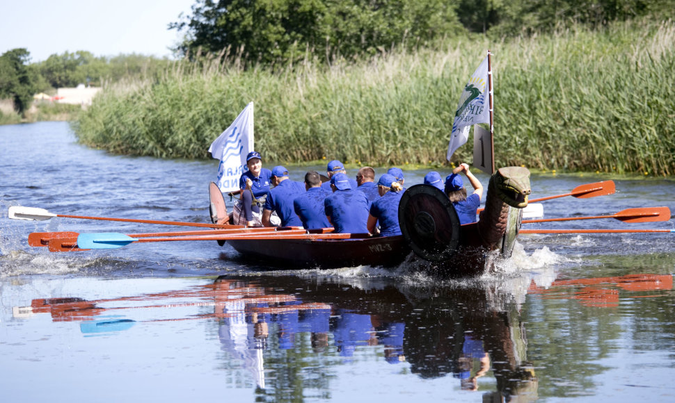 „Vikingų“ laivų lenktynės Šventojoje