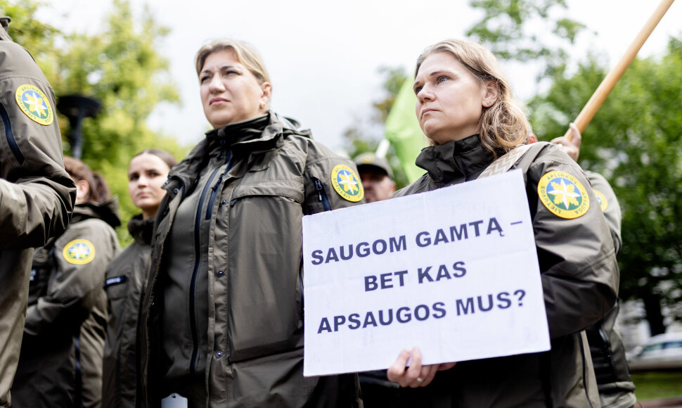 Nacionalinio pareigūnų profesinių sąjungų susivienijimo surengta akcija Vinco Kudirkos aik&scaron;tėje