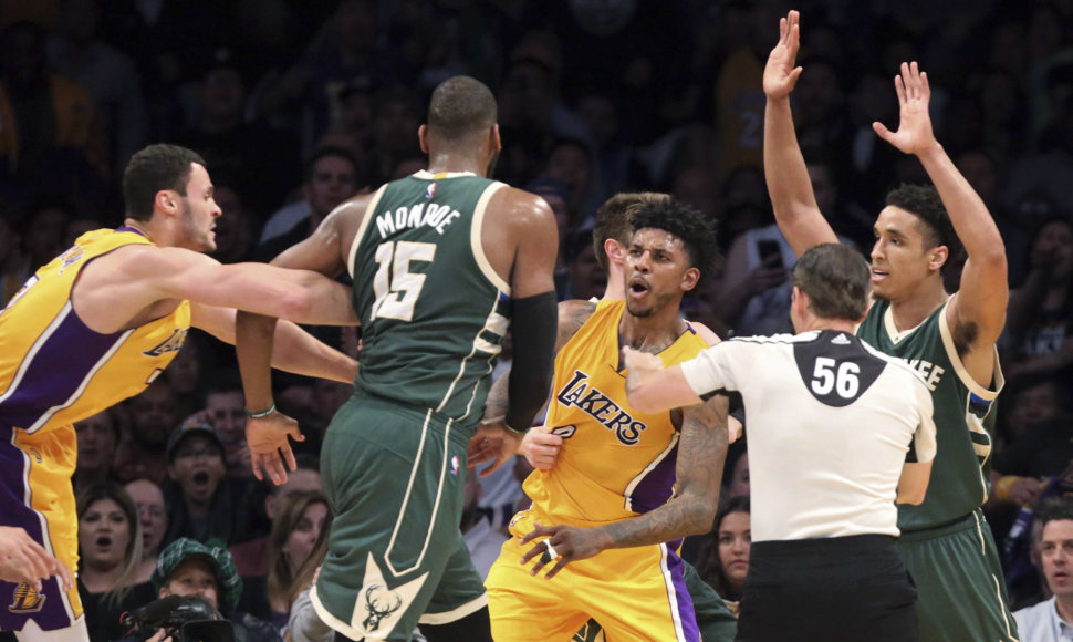 Masinis susistumdymas „Bucks“ – „Lakers“ rungtynėse