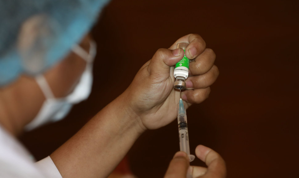 „AstraZeneca“ vakcina leidžiama pacientui Bangladeše