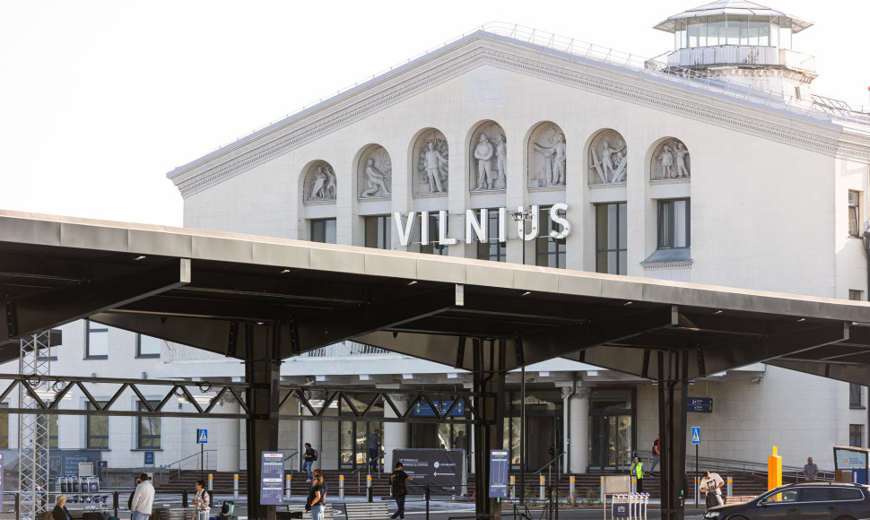 Atverta Vilniaus oro uosto centrinė aikštė