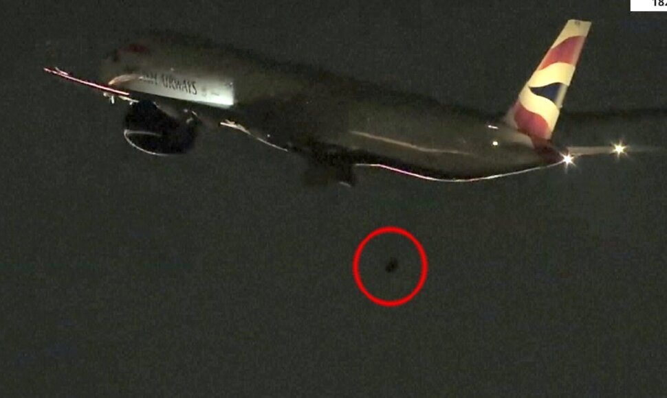 „British Airways“ lėktuvas pakilimo metu pametė ratą.