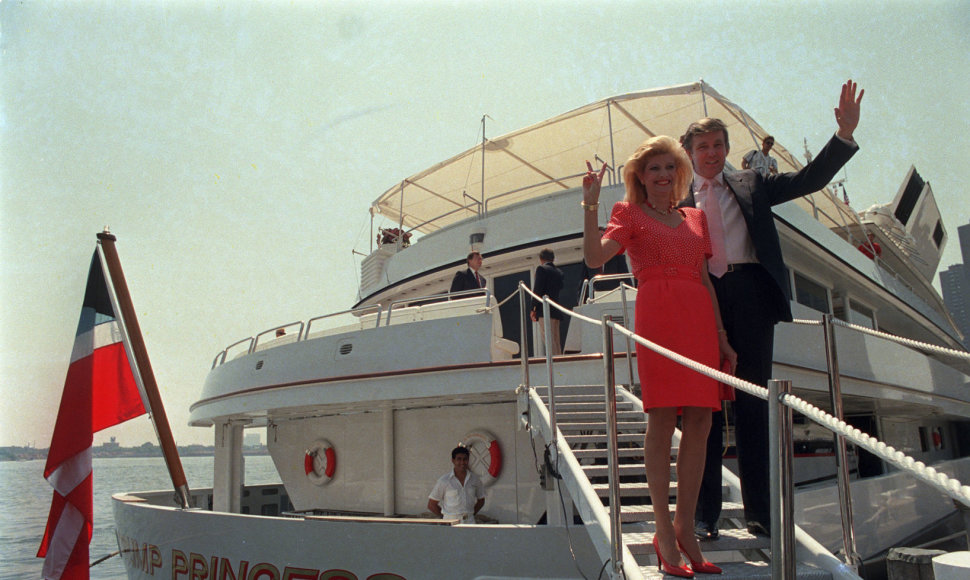 Donaldas Trumpas su tuomete žmona Ivana 1988 metais