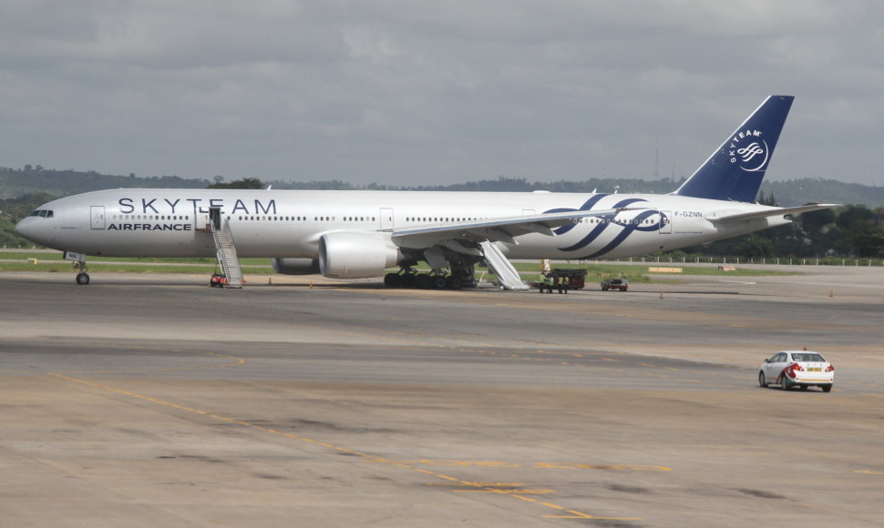 „Air France“ lėktuvas skubiai leidosi Kenijoje