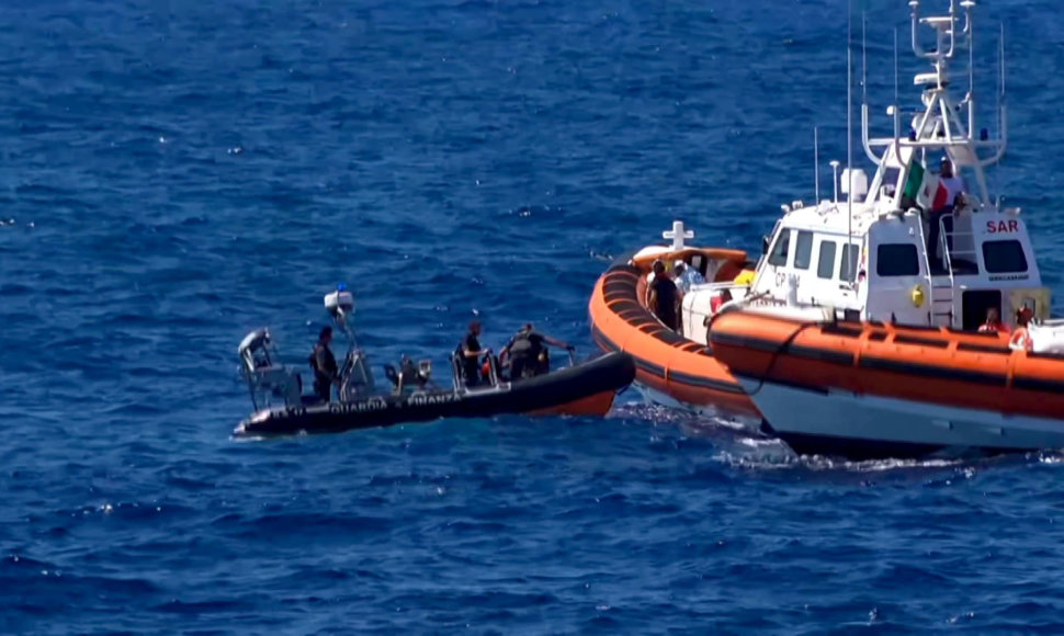 Migrantai, plukdomi iš „Open Arms“ laivo