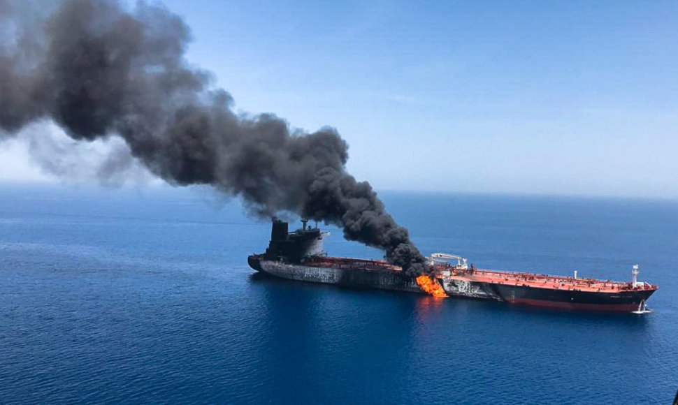 Omano įlankoje užpultas tanklaivis