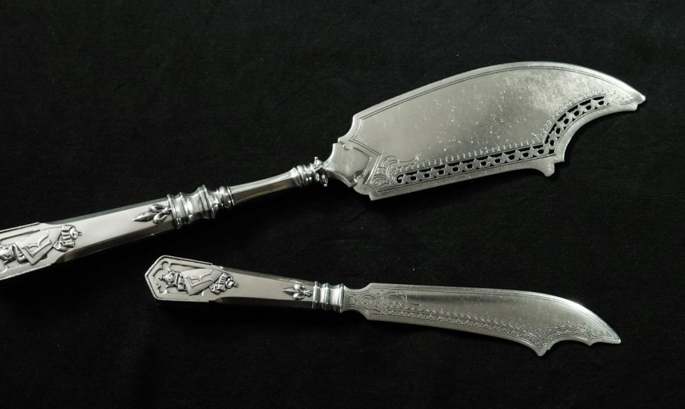 Prarasti „Faberge“ sidabriniai peiliai netikėtai rasti Lenkijoje