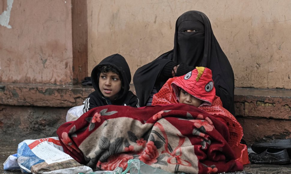 Moteris su vaikais Afganistane