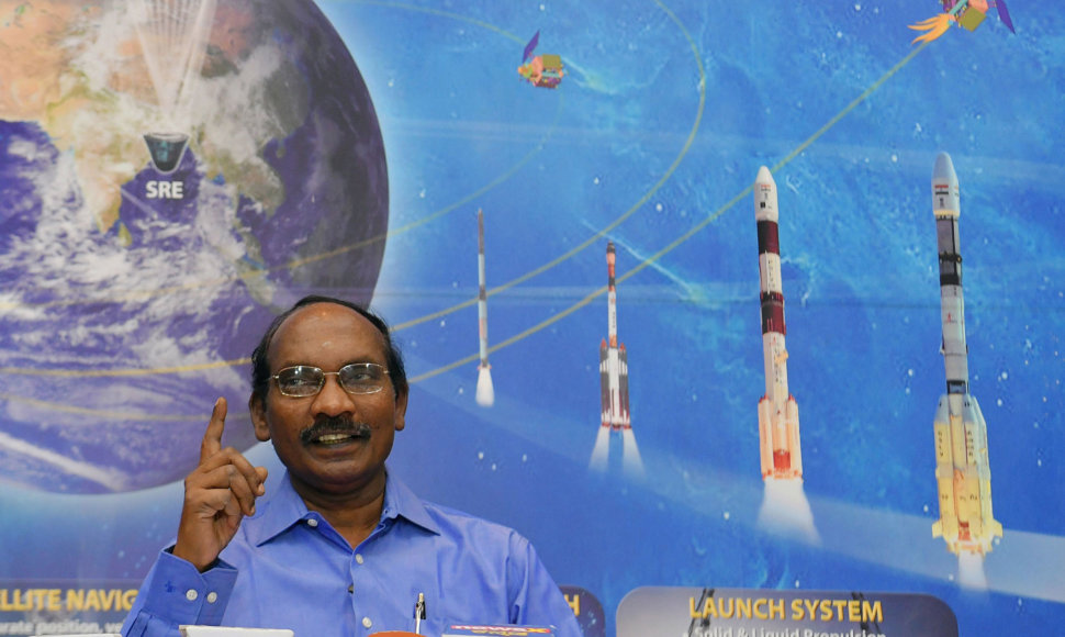 Indijos kosmoso mokslininkas Kailasavadivoo Sivanas pristatinėja „Chandrayaan 2“ misiją į Mėnulį