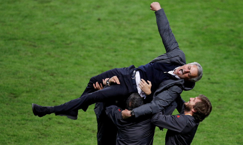 Jose Mourinho švenčia pergalę Stokholme