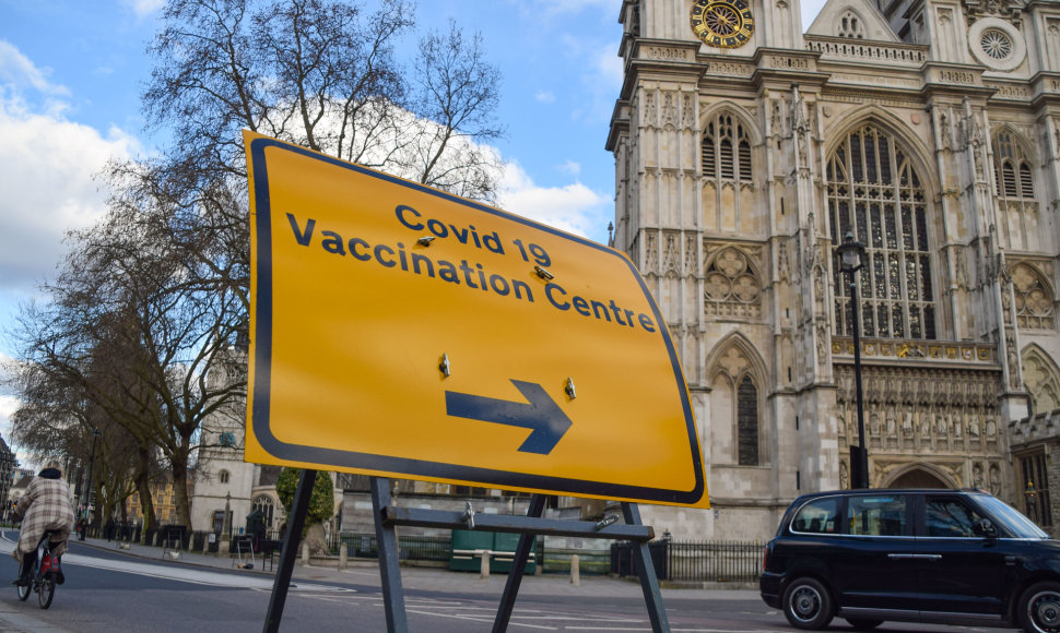 Vakcinavimo centras prie Vestminsterio abatijos Londone