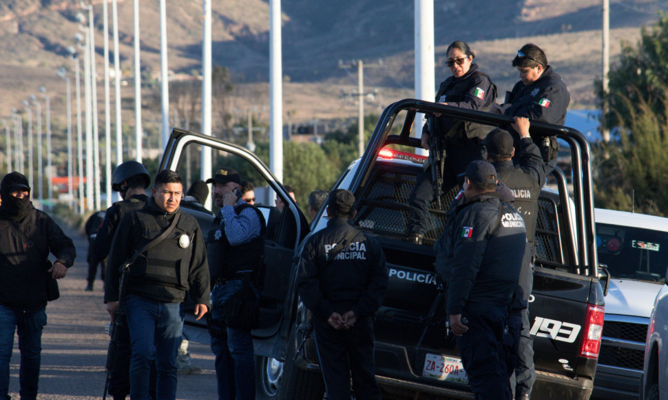 Meksiko pareigūnai prie kalėjimo, kuriame kilo riaušės