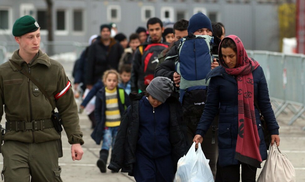 Migrantai prie Austrijos sienos