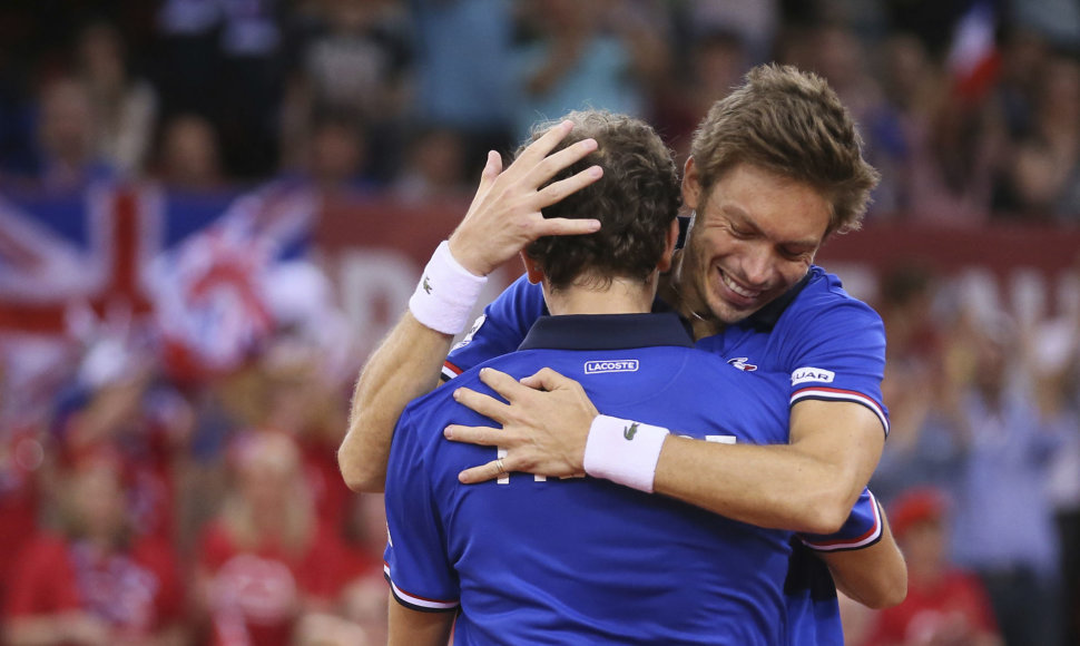 Nicolas Mahut ir Julienas Benneteau džiaugiasi pergale