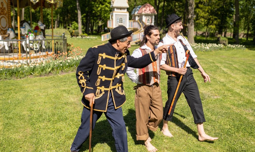 Gėlių, meno ir meilės festivalyje – tarptautinė  teatro ir cirko trupė bei kvapą gniaužiantys pasirodymai