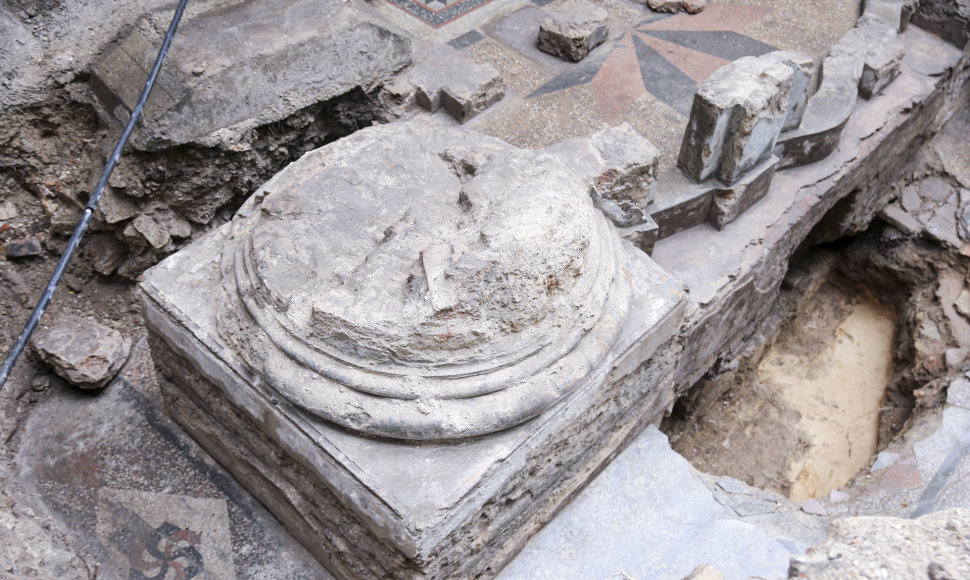 Vilniaus didžiosios sinagogos tyrimų vietoje pristatyti archeologiniai radiniai ir tyrimų rezultatai