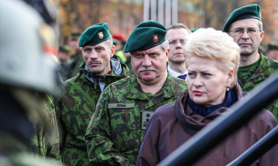 Prezidentė Dalia Grybauskaitė susipažino su Greitojo reagavimo pajėgų kariais.