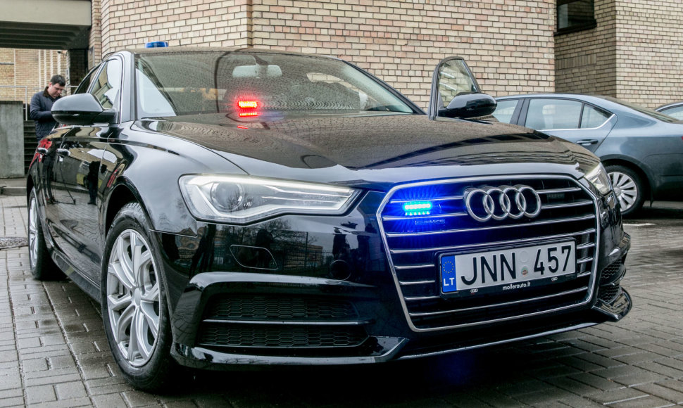 Nežymėtas „Audi A6 quattro”  policijos automobilis