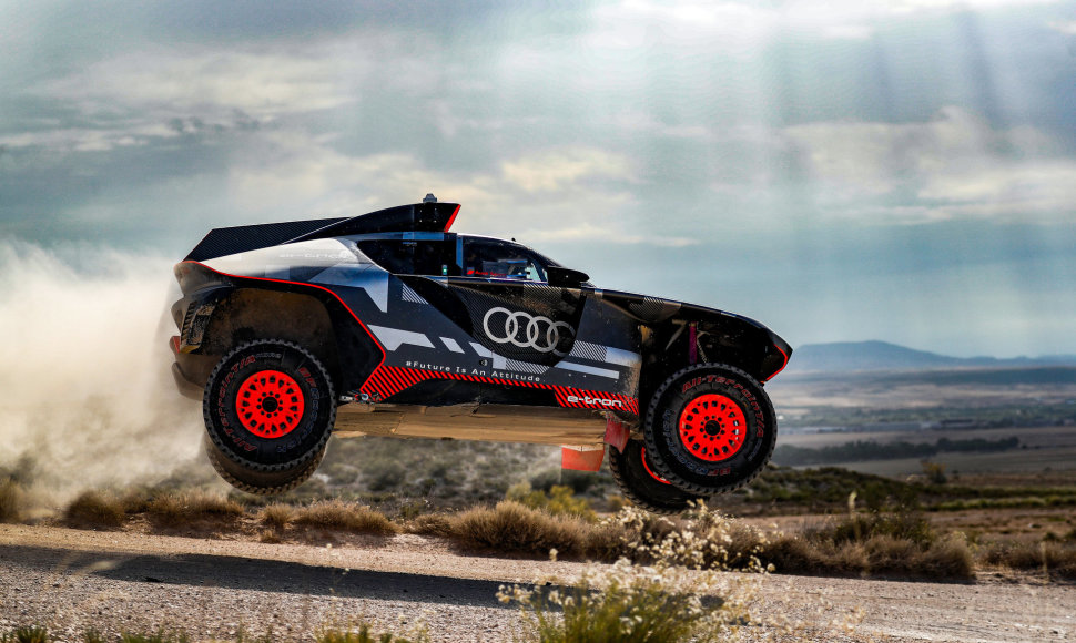 Audi RS Q e-tron dakariniai testai netoli  Saragosos