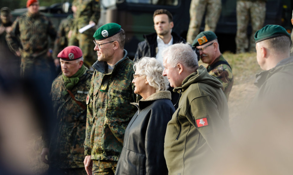 Lietuvos ir Vokietijos gynybos ministrų apsilankymas Vokietijos brigados karių pratybose