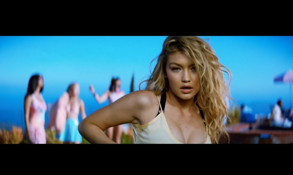 Gigi Hadid Calvino Harriso vaizdo klipe „How Deep Is Your Love“