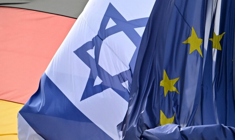 Izraelio ir ES vėliavos / TOBIAS SCHWARZ / AFP