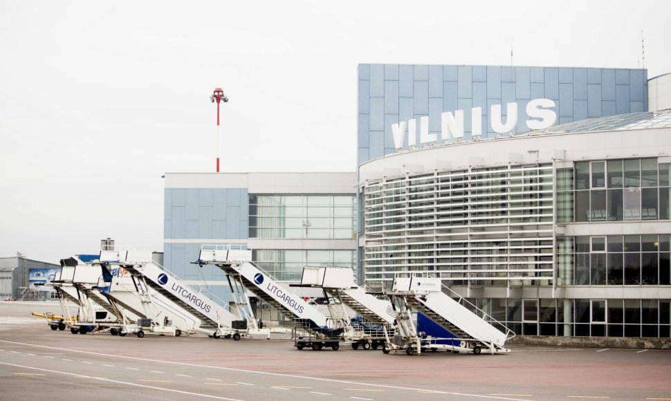 Vilniaus oro uoste pasirašyta kilimo ir tūpimo tako rekonstrukcijos sutartis 