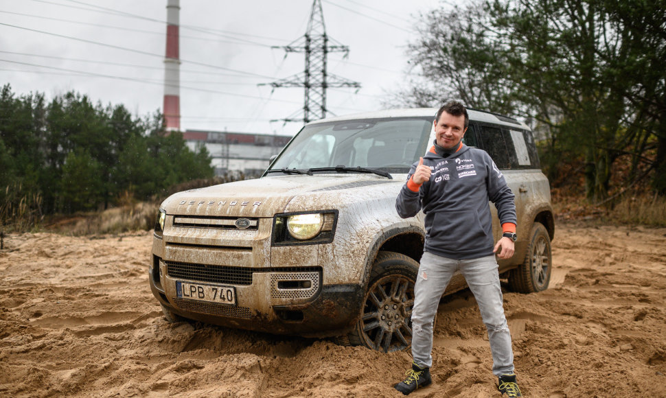 Antanas Juknevičius išbandė „Land Rover Defender“