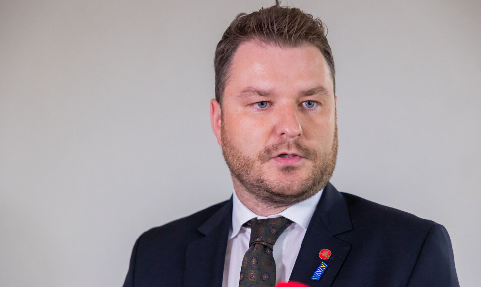 Kastytis Žuromskas ai&scaron;kinasi apie jį į ministrus delegavusios &bdquo;Nemuno au&scaron;ros&ldquo; daromą įtaką jo kuruojamos srities sprendimams, partijos narių galimus pažeidimus statybų ir aplinkosaugos srityse