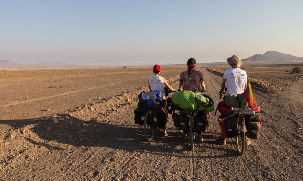 Prieš akis - Namibo dykuma - viena seniausių dykumų pasaulyje