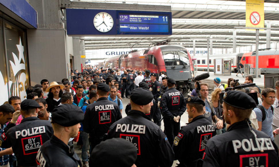 Į Miuncheno stotį atvyko traukinys su migrantais.