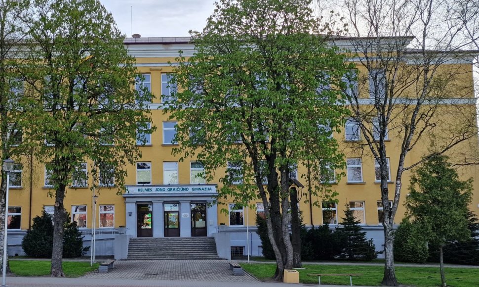 Kelmės Jono Graičiūno gimnazija statyta 1959-aisiais. 