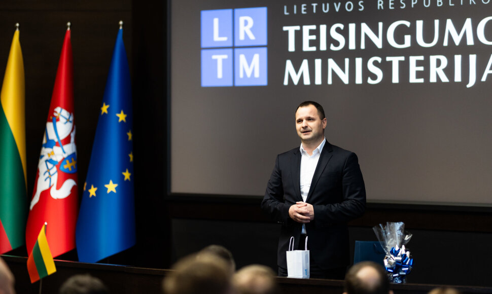 Naujas Kalėjimų tarnybos vadovas Mindaugas Kairys davė priesaiką Teisingumo ministerijoje 