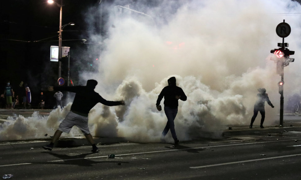 Belgrade policija susirėmė su protestuotojais