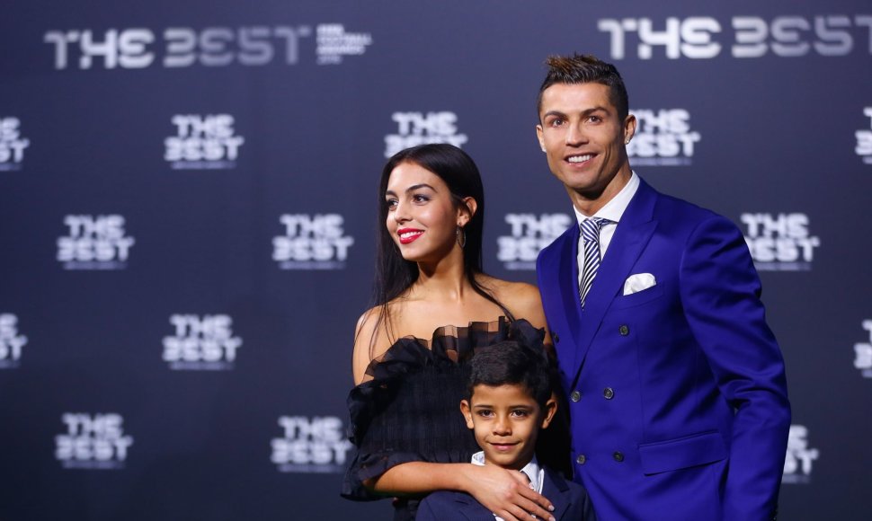 Cristiano Ronaldo su sūnumi ir drauge Georgina Rodriguez