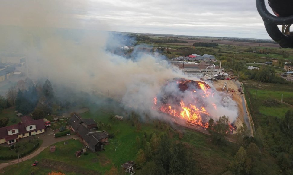 „Gairelitoje“ kilusio gaisro vaizdas iš sraigtasparnio